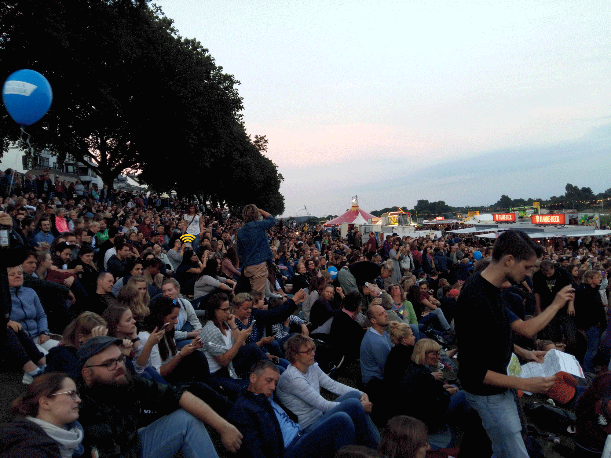 Freifunk Nutzer auf der Breminale (mit animierten Wifi-Symbolen)